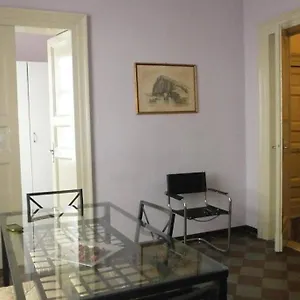 three-rooms-near-central-station.taorminaitalyhotels.com/